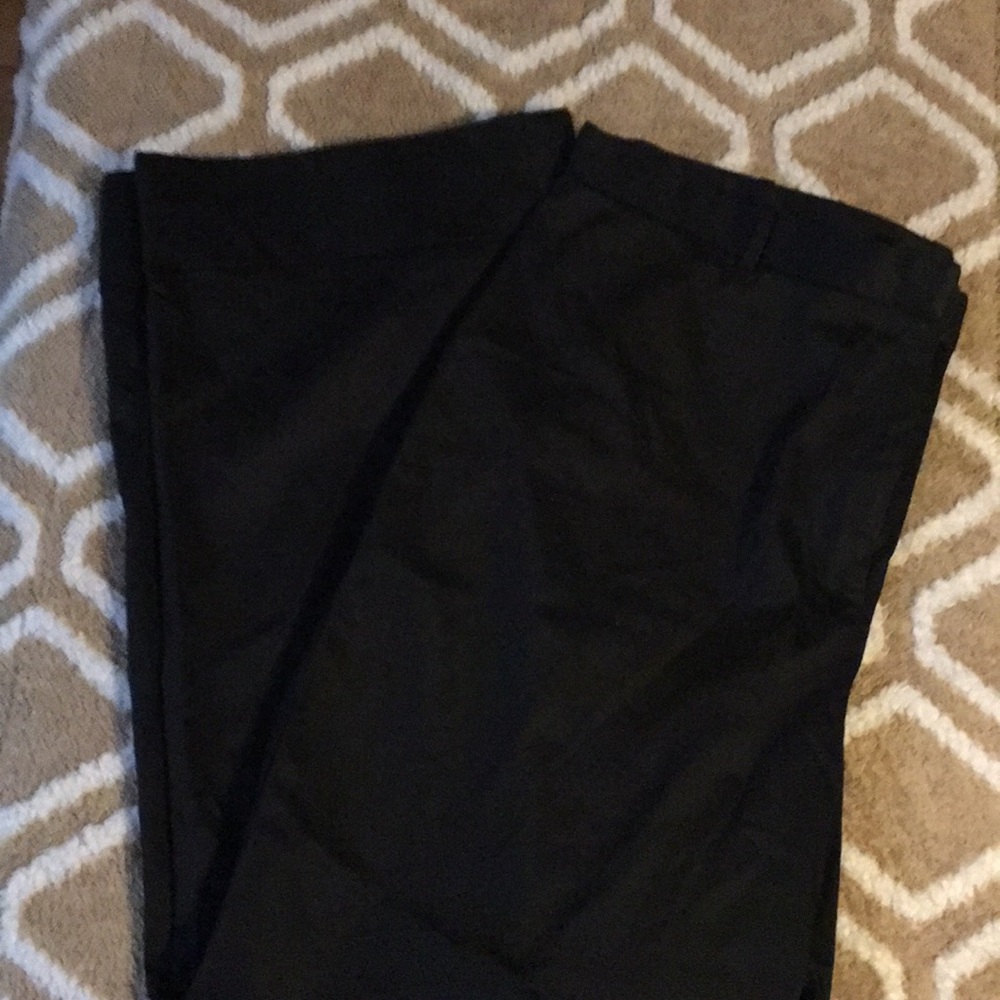 Black Capri pants